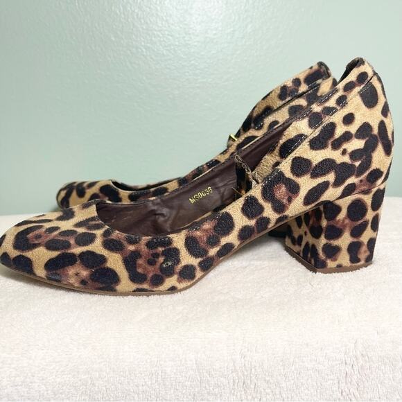 Ollio Women's Brown Leopard Faux Suede Chunky Mid-Heel Ankle Strap Pumps Size 9 - Picture 3 of 13